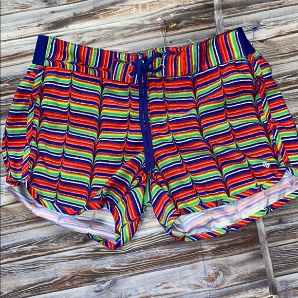 Columbia Shorts. H89